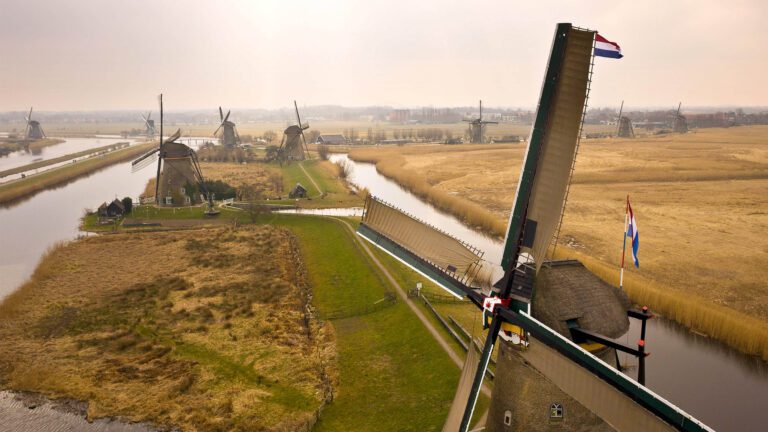 https://v1.kinderdijk.com/wp-content/uploads/2022/12/kinderdijjk_nieuws_25-jaar-unesco-werelderfgoed_content-image-big-2560x1440-1.jpg
