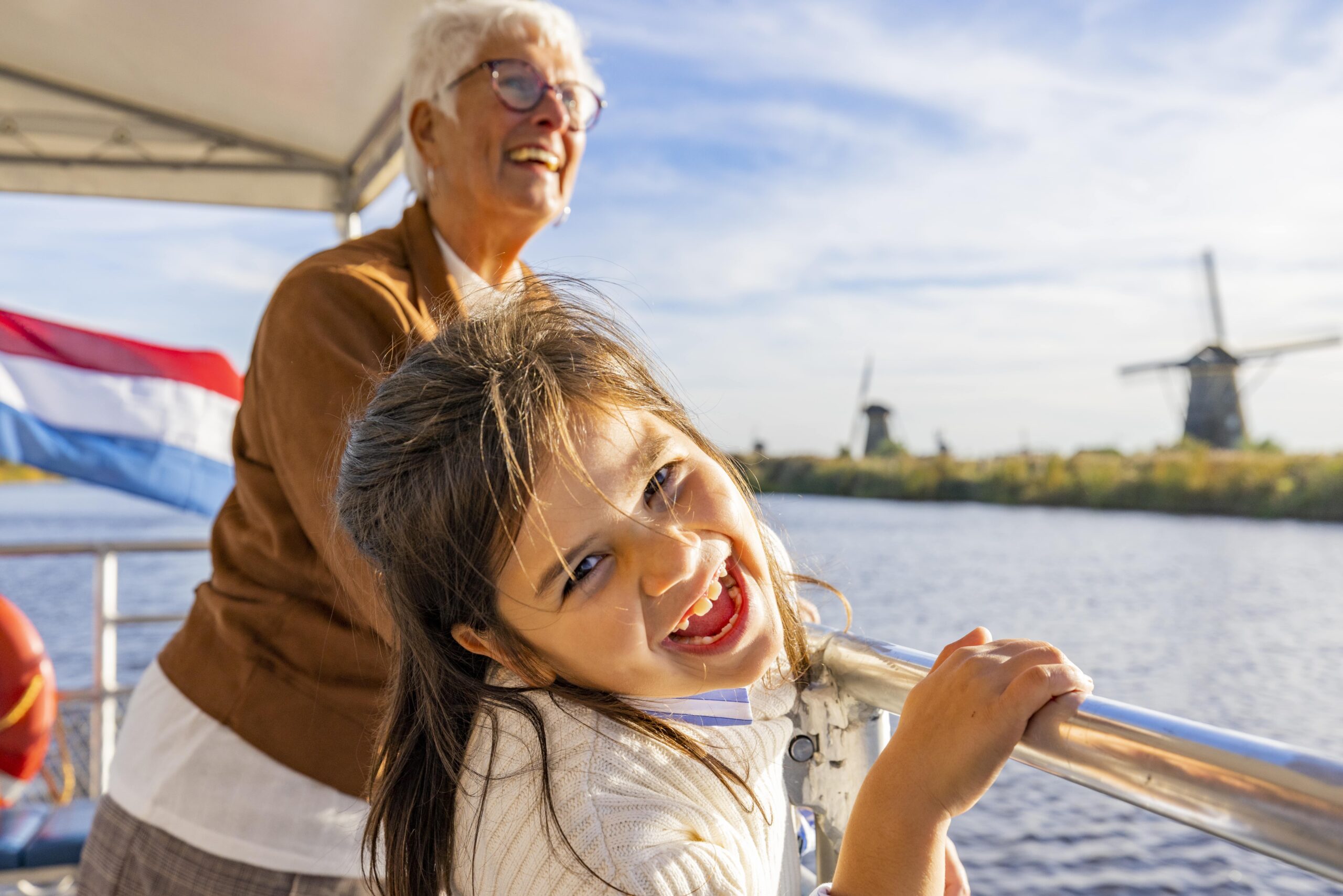 Met kinderen op de rondvaartboot Kinderdijk