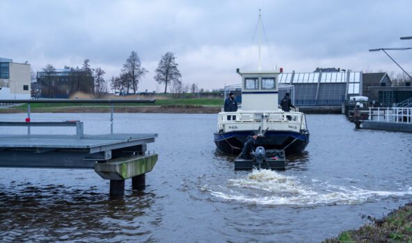 Cruiser rondvaartboot terug in Kinderdijk